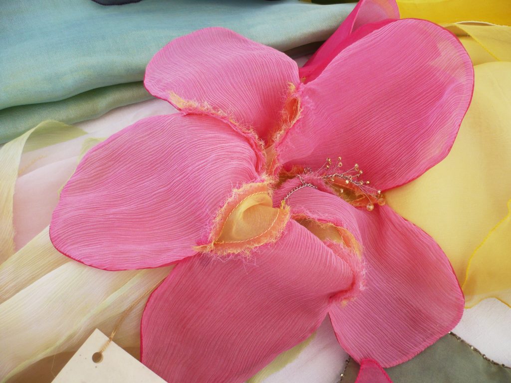 Présentation du foulard Hibiscus, détail