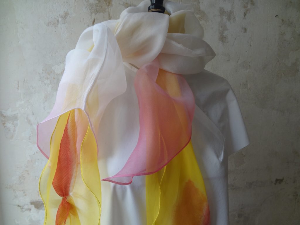 foulard en soie inspiré de la fleur d' alpinistes xerumbet